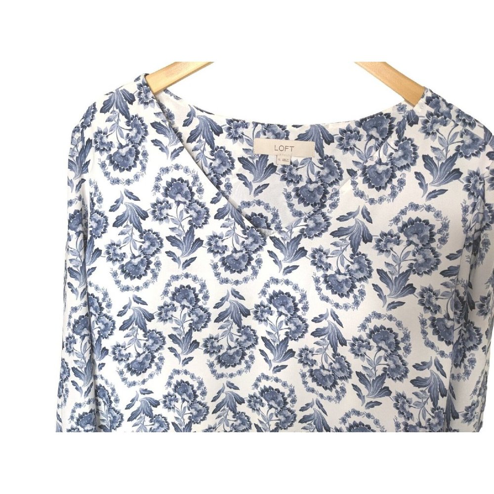Ann Taylor LOFT Women's Top Size XL Blue and White Floral FLOWY Relaxed Fit b6 - Picture 9 of 11
